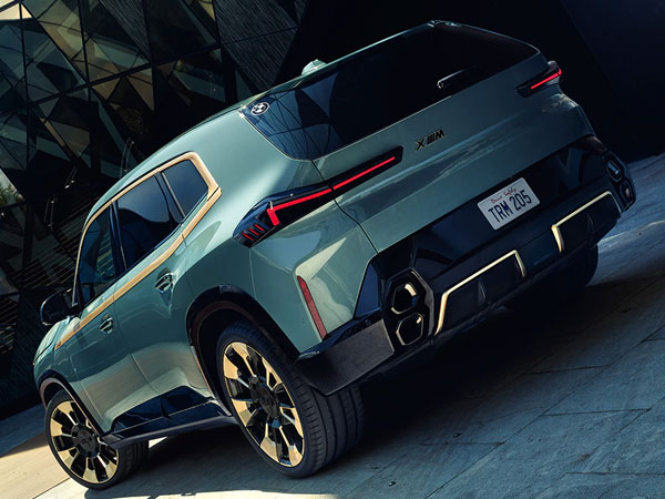 2023 BMW XM Rear Angle