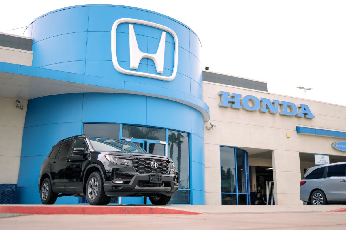 dealership 002.JPG