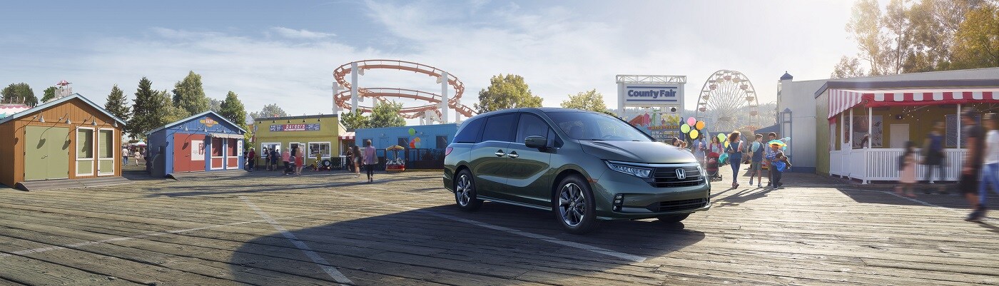 Honda Odyssey Elite Minivan Green Honda Odyssey Elite parked on a boardwalk