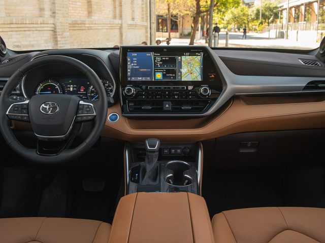 Toyota Highlander Hybrid interior
