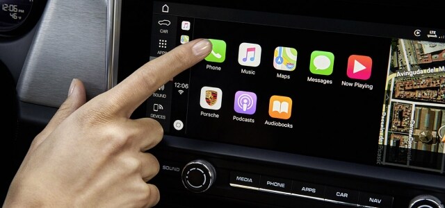 Porsche Macan interior
touchscreen