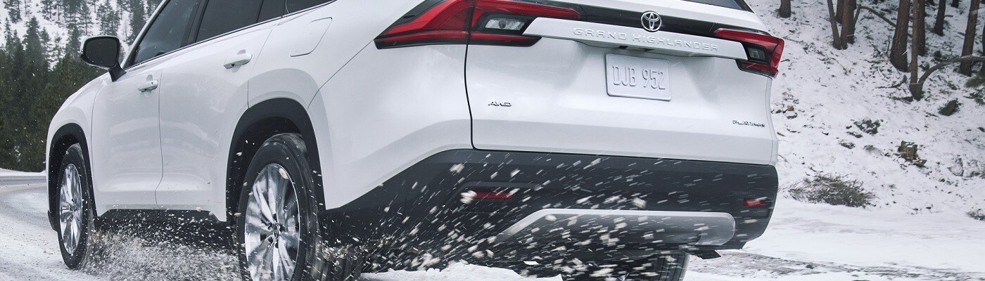 Toyota Grand Highlander White Toyota Grand Highlander driving in the snow