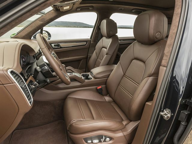 Porsche Cayenne E-Hybrid interior