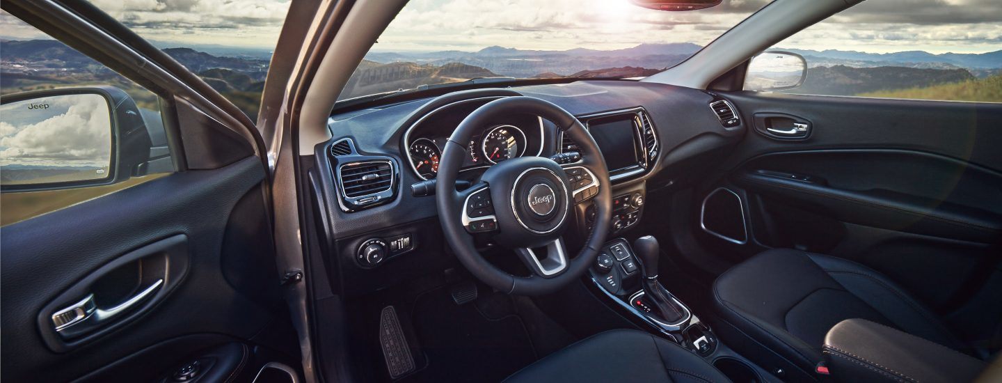 2018-Jeep-Compas-Interior-Hero_jpg_image_1440.jpg