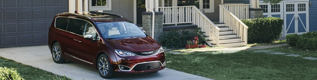 2017-chrysler-pacifica-gallery-exterior