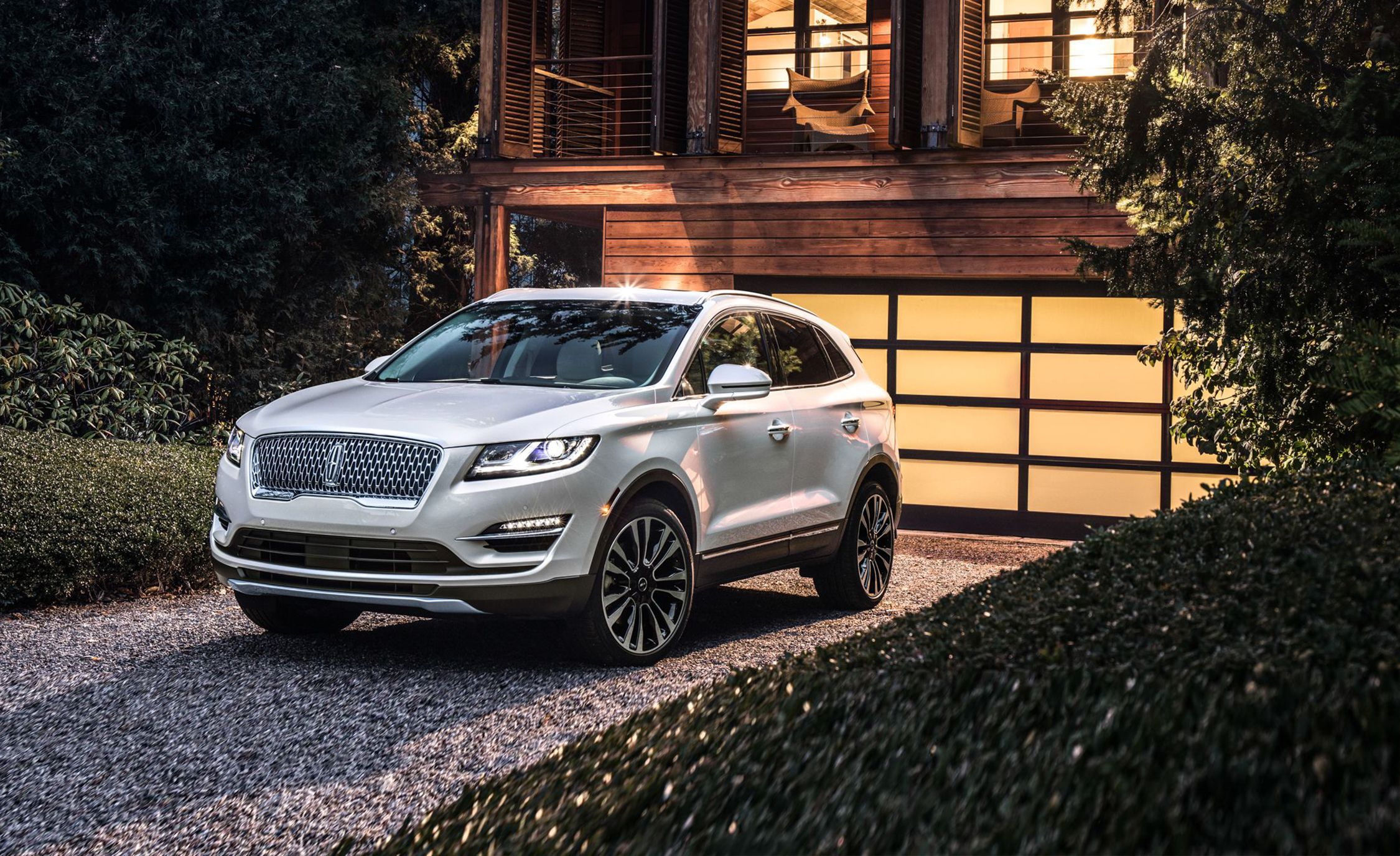 2019-lincoln-mkc-mmp-1544820856.jpg