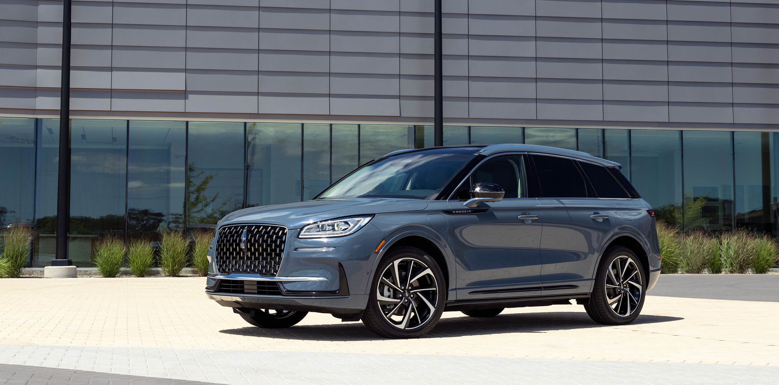 2023-Lincoln-Corsair-GrandTouring-SUV-L02 (1).jpg