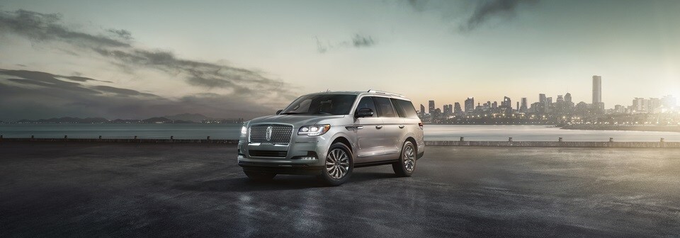 2022-Lincoln-Navigator-Standard-SUV-L01.jpg