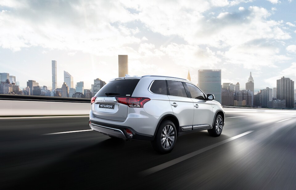 New 2020 Mitsubishi Outlander Driving in Bethel Park