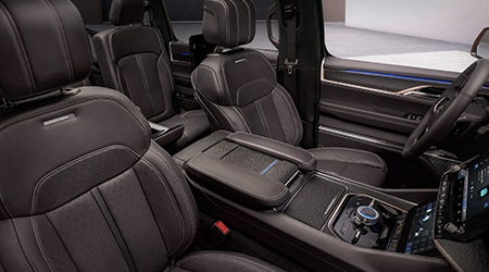 ia_6400000020.jpg Jeep Wagoneer Interior