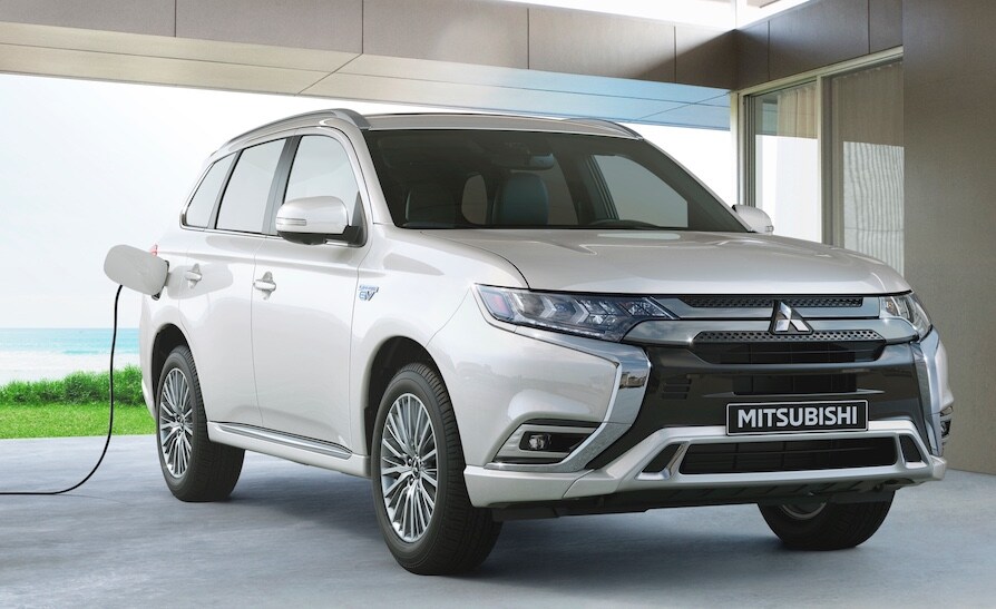 2020_outlander_phev_gt_s-awc_charging.jpg