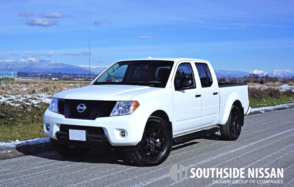 18_nissan_frontier_midnight_edition_crew_cab_4x4_00100.jpg