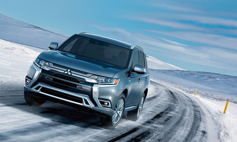 2019 Mitsubishi Outlander PHEV 2019 Mitsubishi Outlander PHEV driving in snow