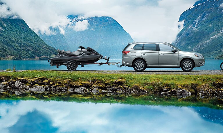 2019 Mitsubishi Outlander PHEV 2019 Mitsubishi Outlander PHEV towing jet ski