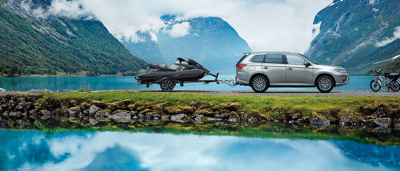 2019 Mitsubishi Outlander PHEV 2019 Mitsubishi Outlander PHEV side view towing