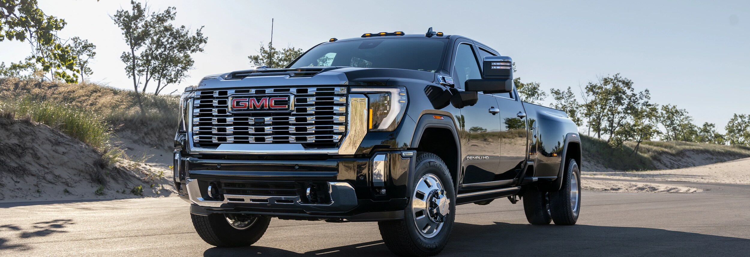 2024-GMC-Sierra3500HD-Reveal-CrewCab-Truck-L01-3895x1334.jpg