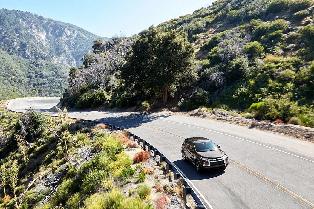 banner_2020_outlander_sport_driving.jpg
