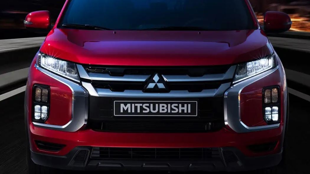 2020_outlander_sport_grill.jpg