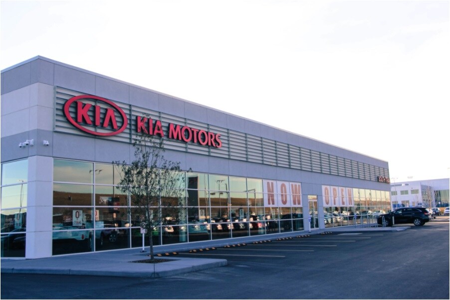 South_Trail_Kia_dealership_Calgary_outside.jpg