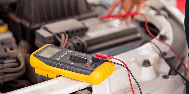 free-battery-check-sunnyside.jpeg Service Technician checking a car battery for free
