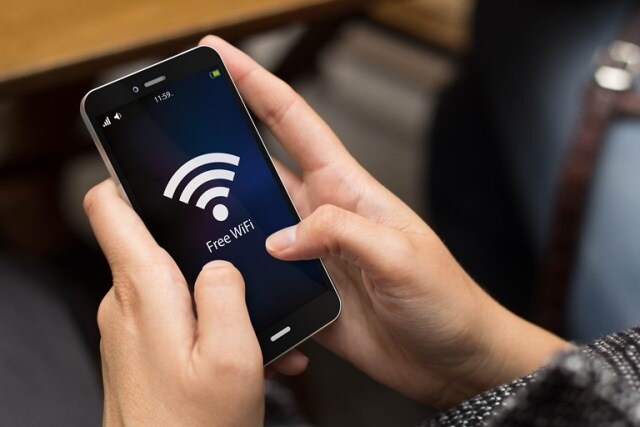 free-wifi-speck-hyundai-pasco.jpeg Customer using the free wi-fi on their mobile device