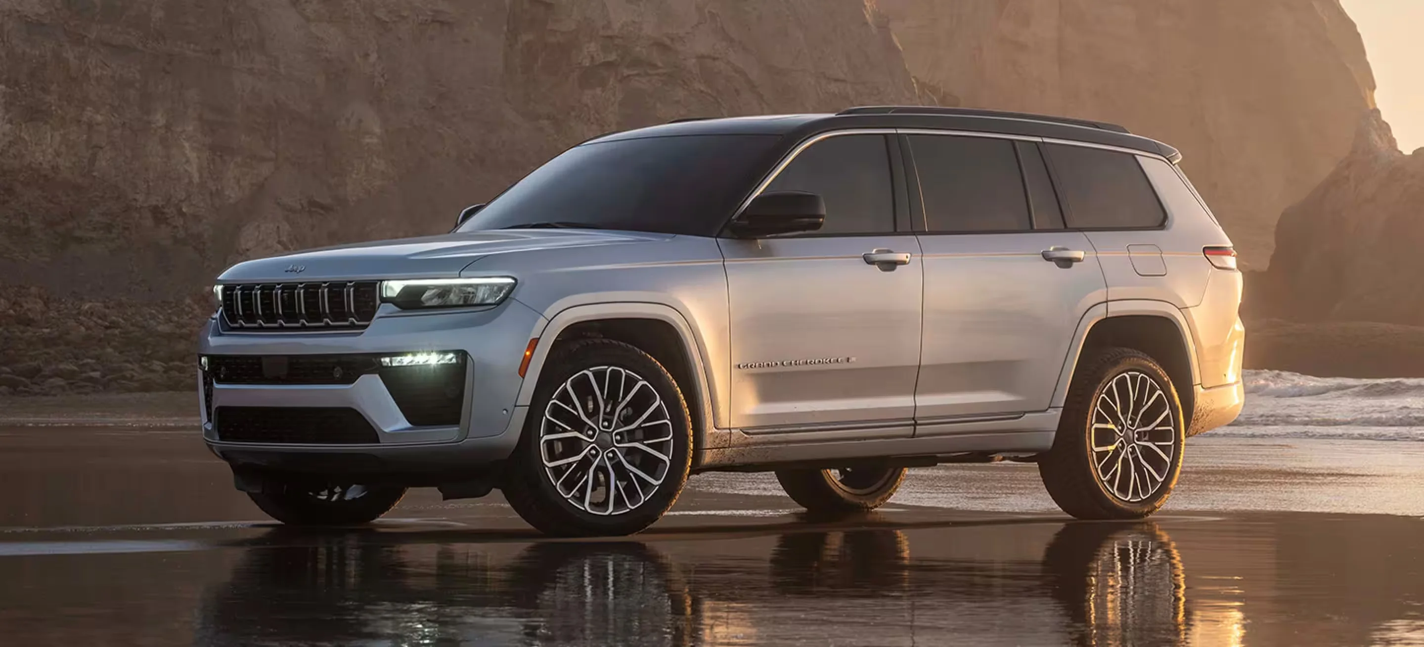 2026 Jeep Grand Cherokee Summit in silver, front driver-side angle