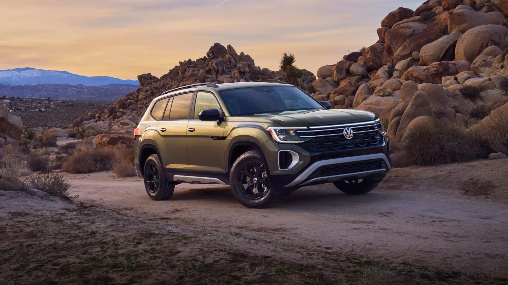 2026 Volkswagen Atlas exterior front