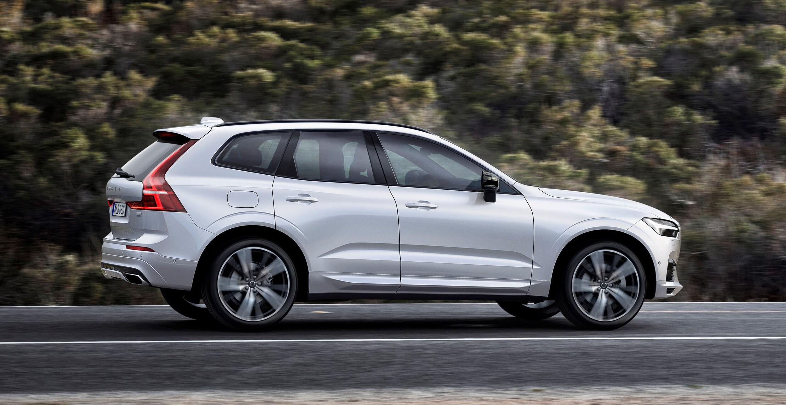 XC60_R-Design_Crystal_White.jpg