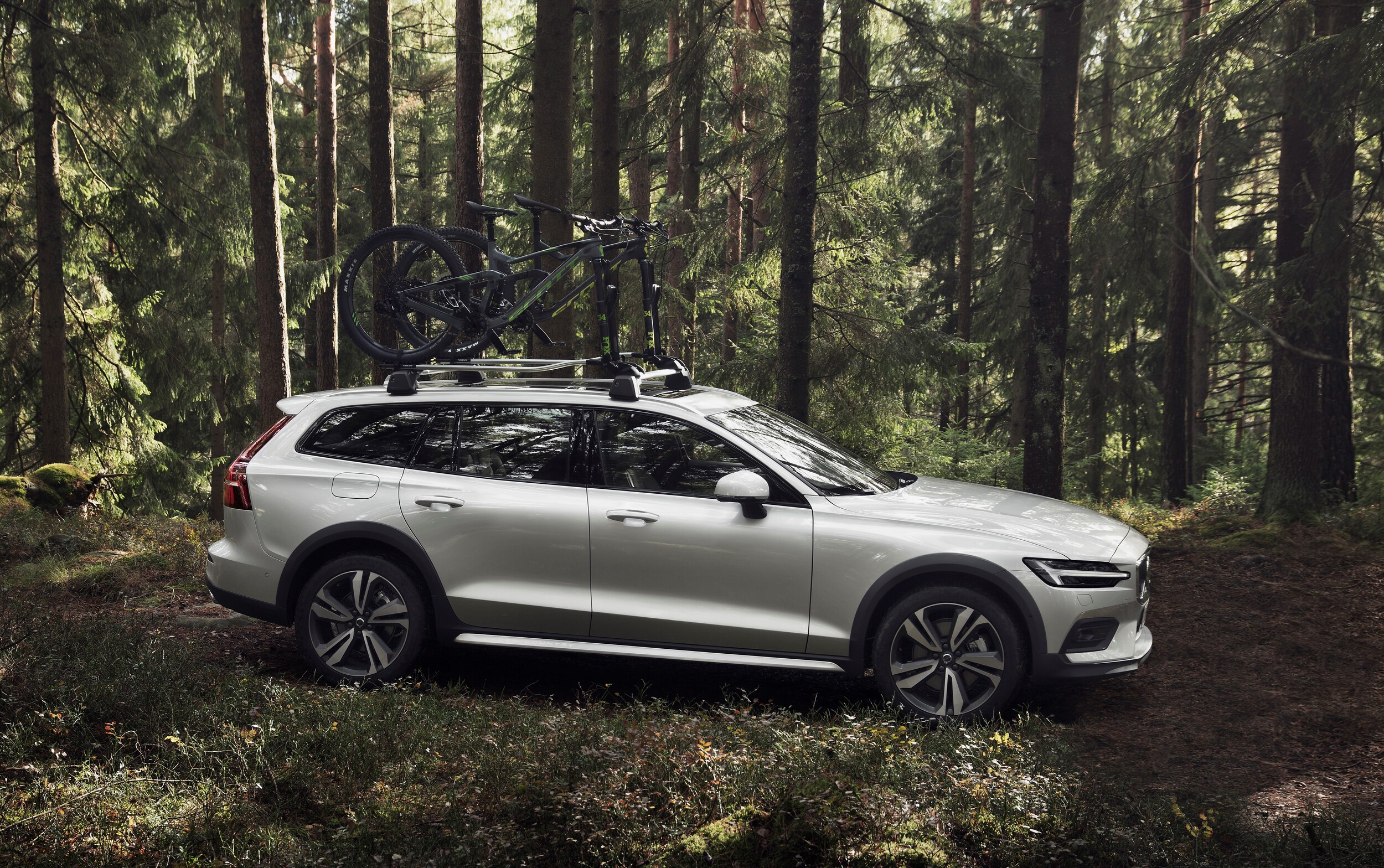 238219_New_Volvo_V60_Cross_Country_exterior.jpg