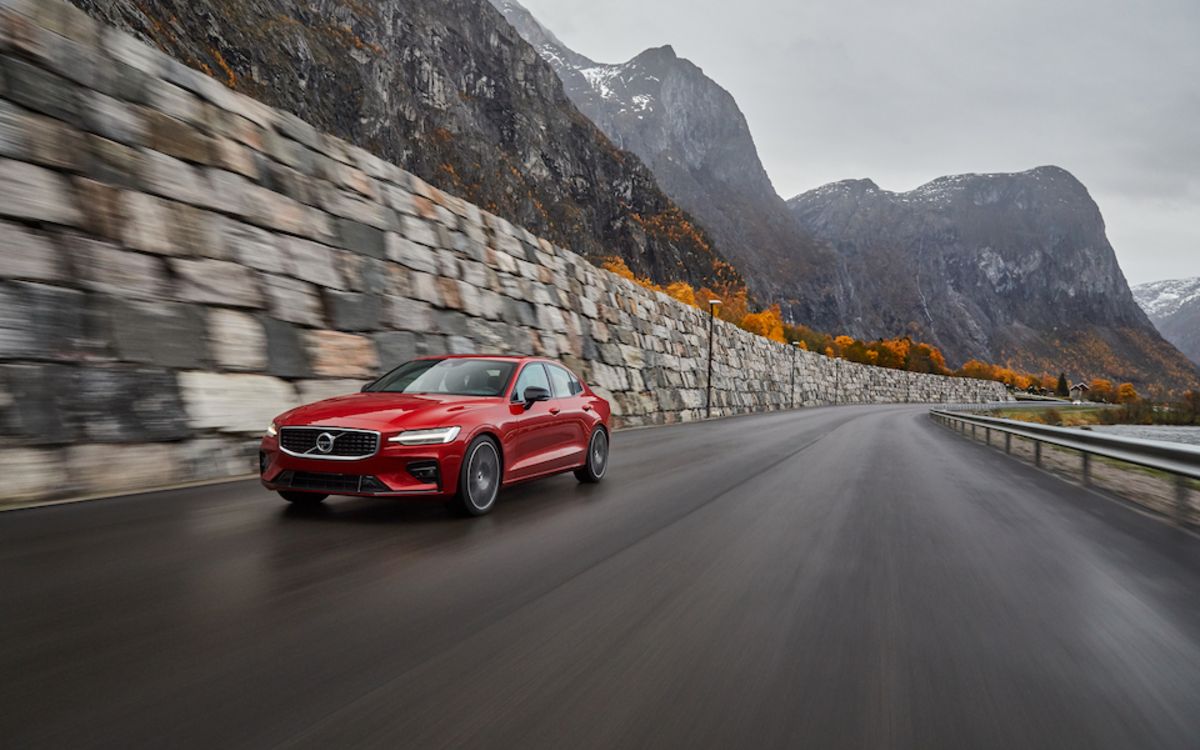2019-Volvo-S60-RDesign-T6-Sedan-L09 (1).jpeg