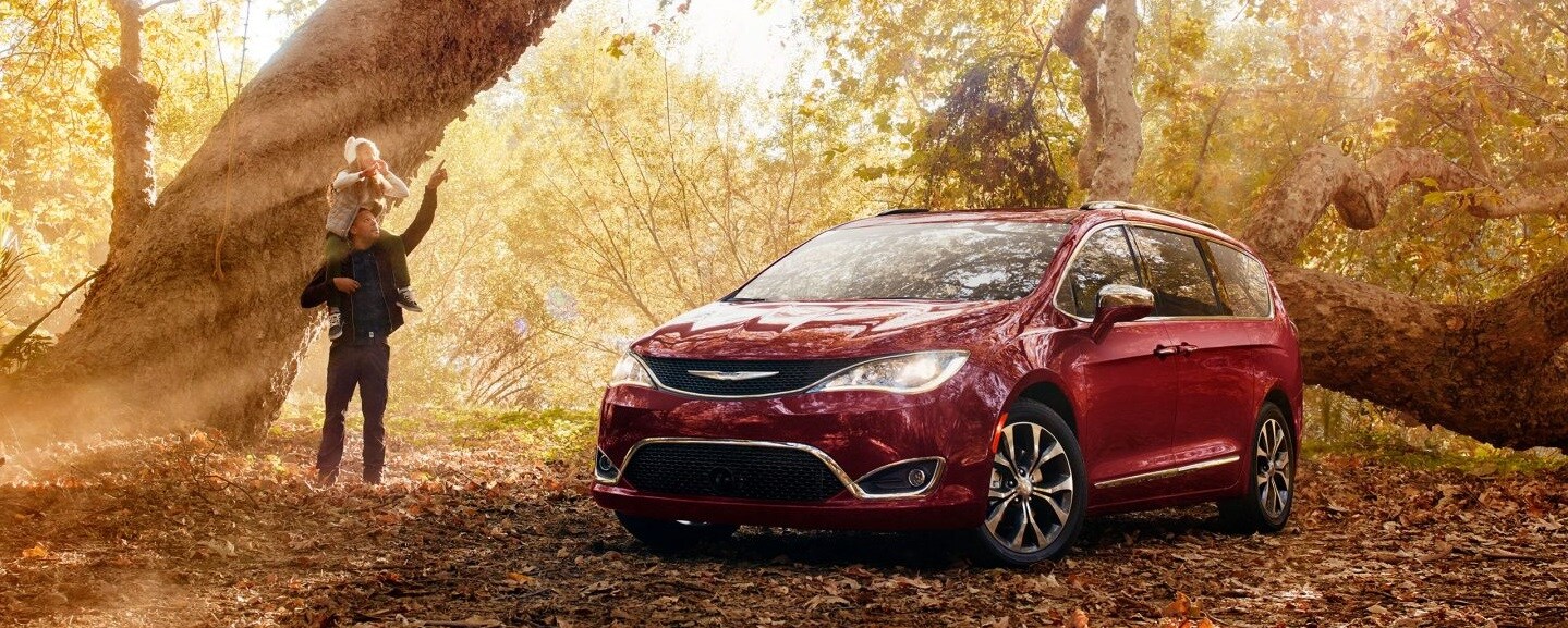 2018-chrysler-pacifica-gallery-exterior-3.jpg.image.1440 (1)dfg.jpg