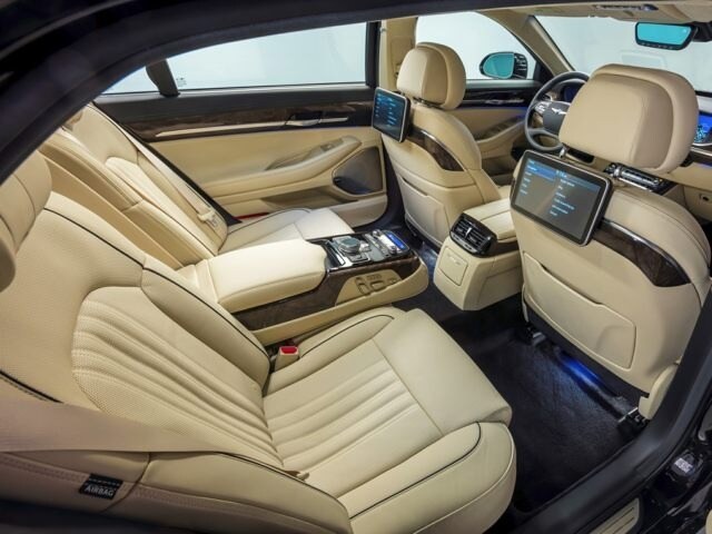 2017 Genesis G90 cabin rear.jpg