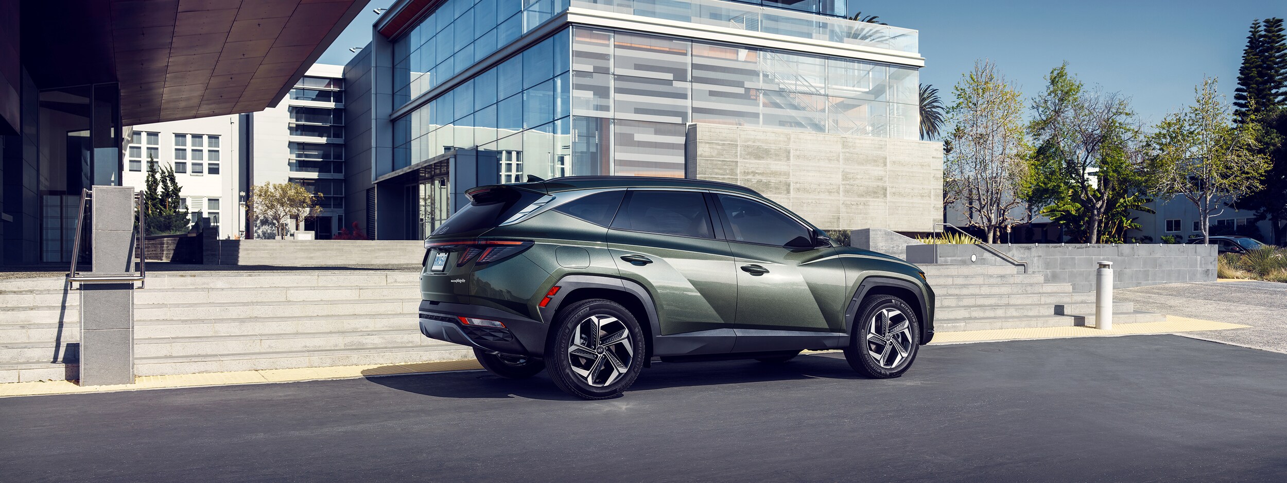 2022-Hyundai-TucsonHybrid-Limited-SUV-L01.jpg