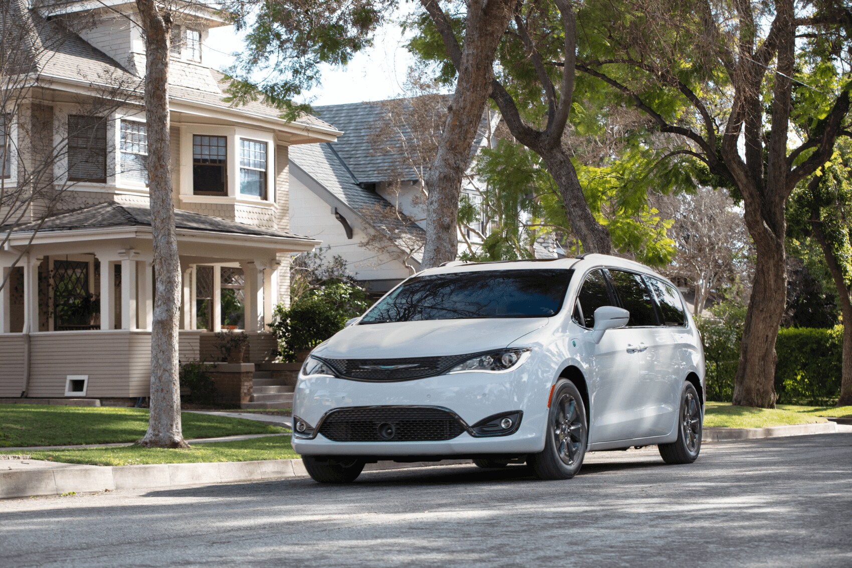 2020 Chrysler Pacifica Hybrid Suburbs.png