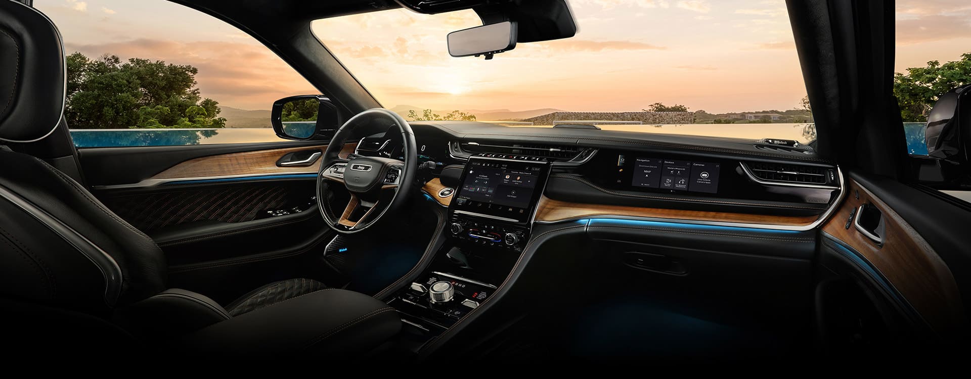 2023-Grand-Cherokee-Interior-Hero-Desktop.jpeg
