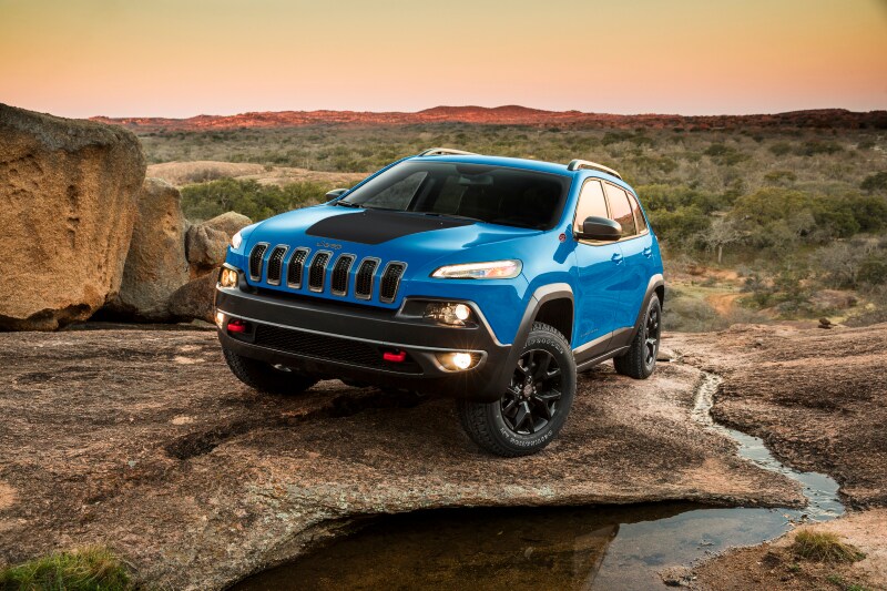 2018-Jeep-Cherokee-Trailhawk-blue-1.png