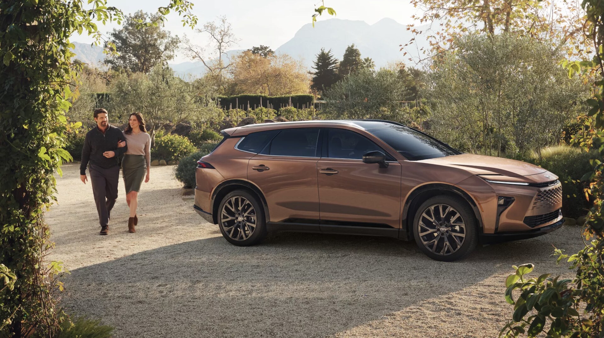 New%202025%20Toyota%20Crown%20Signia%20Exterior.png