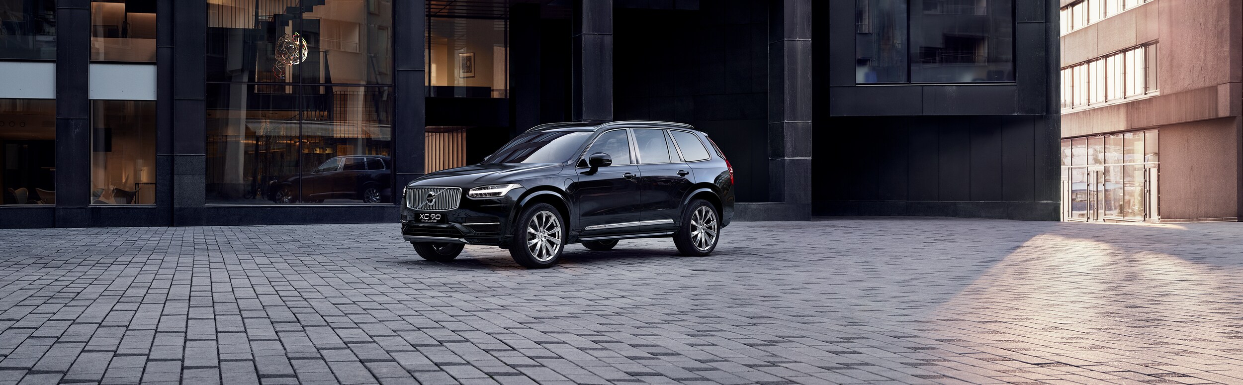 2019 Volvo XC90 Black.jpeg