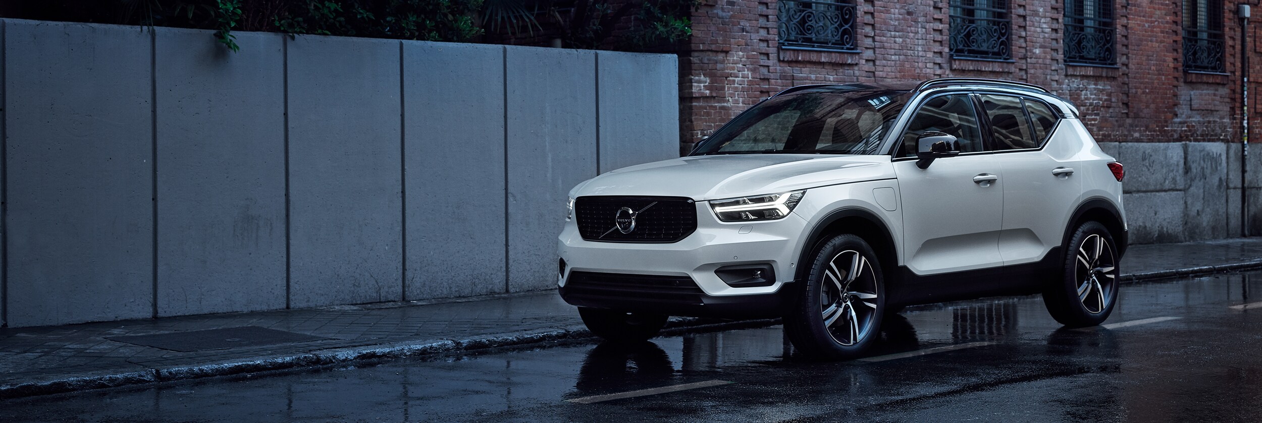 2019 Volvo XC40 Exterior White.jpeg