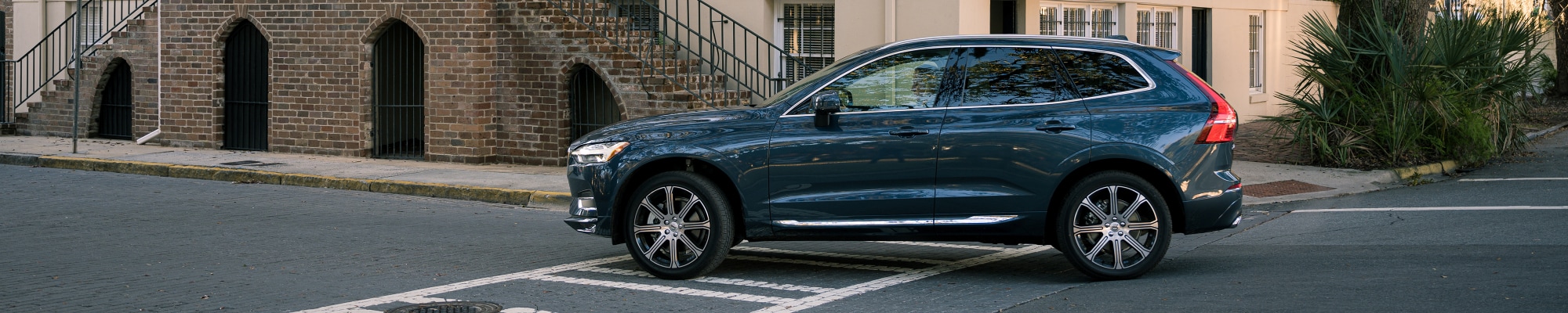 2020-Volvo-XC60-Inscription-T8Hybrid-WheelAddOn-SUV-L11 (1).jpg New Volvo XC60 driving through a southern town