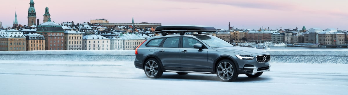 2020-Volvo-V90-CrossCountry-T6-Hatchback-L17 (1).jpg New Volvo V90 Cross Country sitting above the city