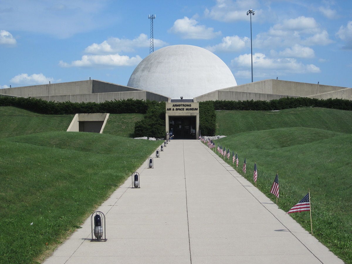 Armstrong Air and Space Museum 08312012 067 by Kremerbi - Own work. Licensed under CC BY-SA 3.0 via Commons - https://commons.wikimedia.org/wiki/File:Armstrong_Air_and_Space_Museum_08312012_067.JPG#/media/File:Armstrong_Air_and_Space_Museum_08312012_067.JPG