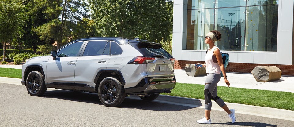 2021-Toyota-RAV4Hybrid-SUV.png
