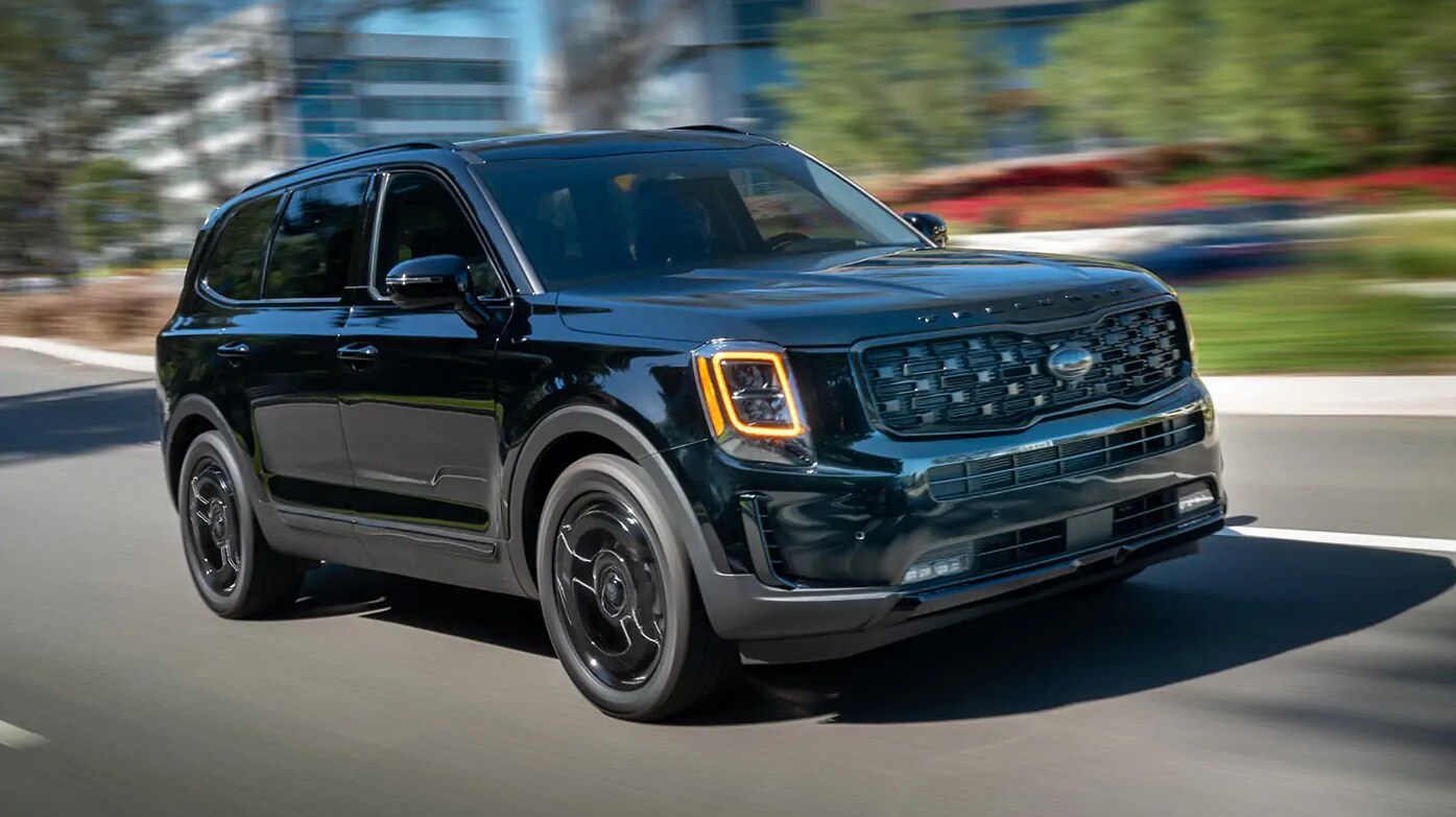 2021 Kia Telluride driving on Road 2021 Kia Telluride driving on Road