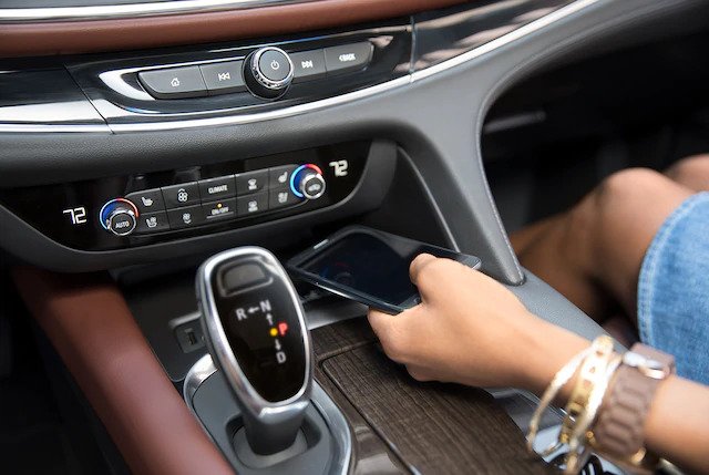 2021 Buick Enclave Avenir Wireless Smartphone Charging