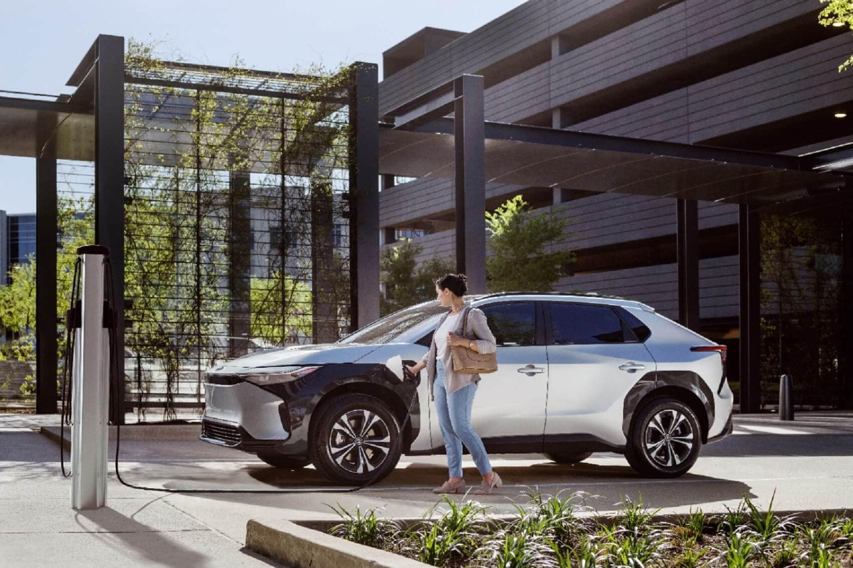 Electric Car Dealer near Washtenaw MI Suburban Toyota of Farmington