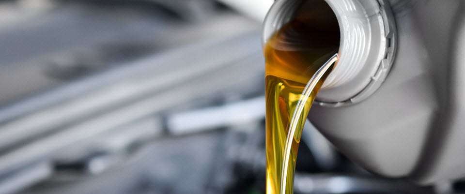 Honda Oil Change car oil pouring