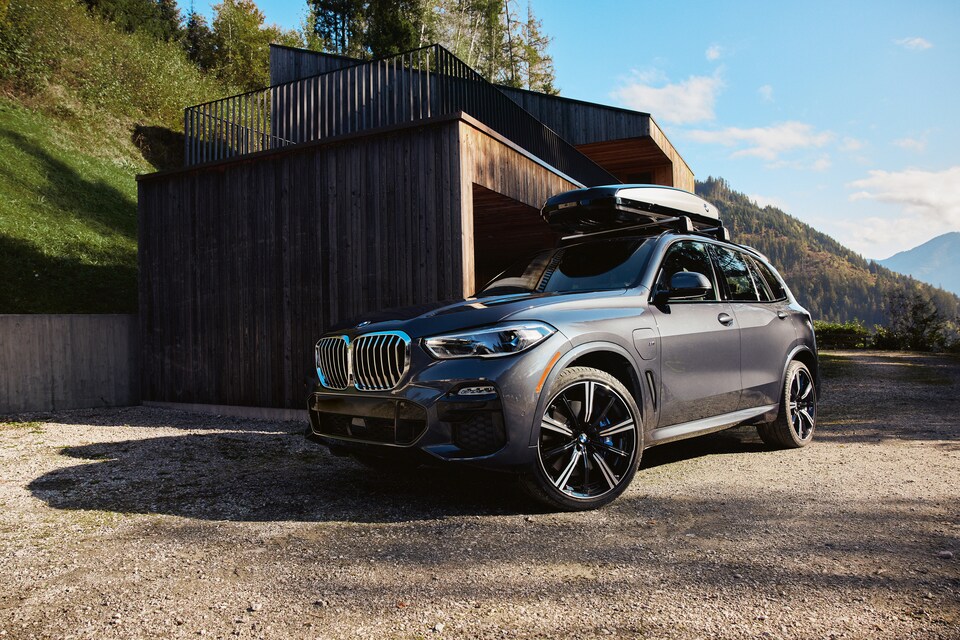 2022-BMW-X5-M50i-SUV-L02.png