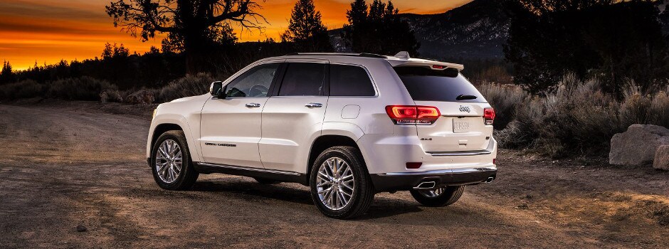 2017 Jeep Grand Cherokee exterior and performance in McHenry, IL