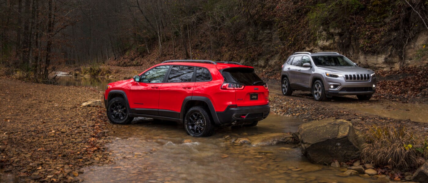 2019 Jeep Cherokee 2019 Jeep Cherokee rear exterior view driving through stream